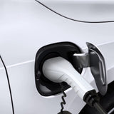 Type 2-laadstekker van de Bar2Charge mobiele thuislader aangesloten op een elektrische auto