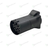 Zwarte Type 2 V2L-adapter met Europees 230V-stopcontact voor elektrische auto's met V2L